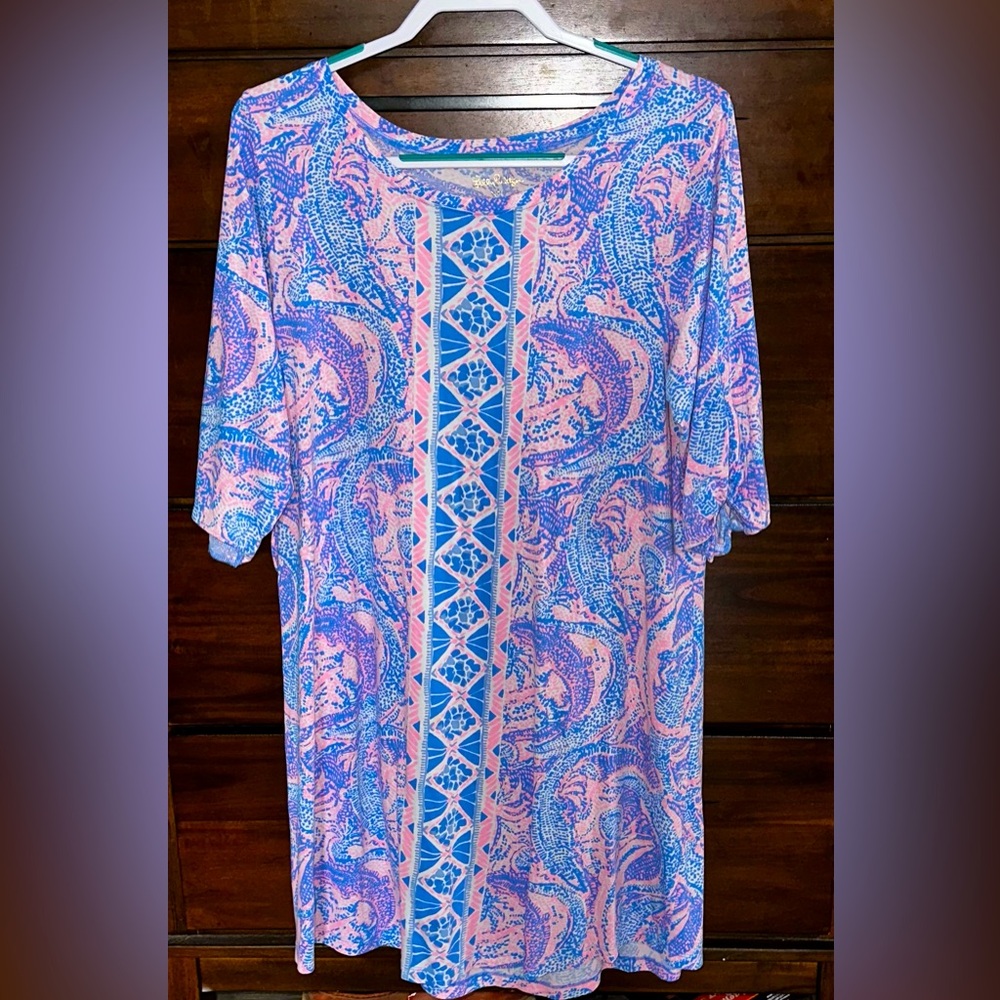 Mid sleeve dress.